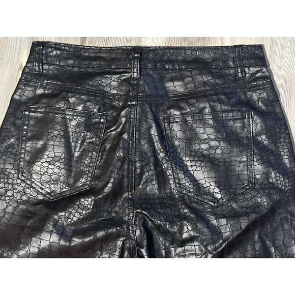 PrettyLittleThing Women’s Size 8 Black Coated  Croc Denim Straight Jeans - Picture 10 of 10